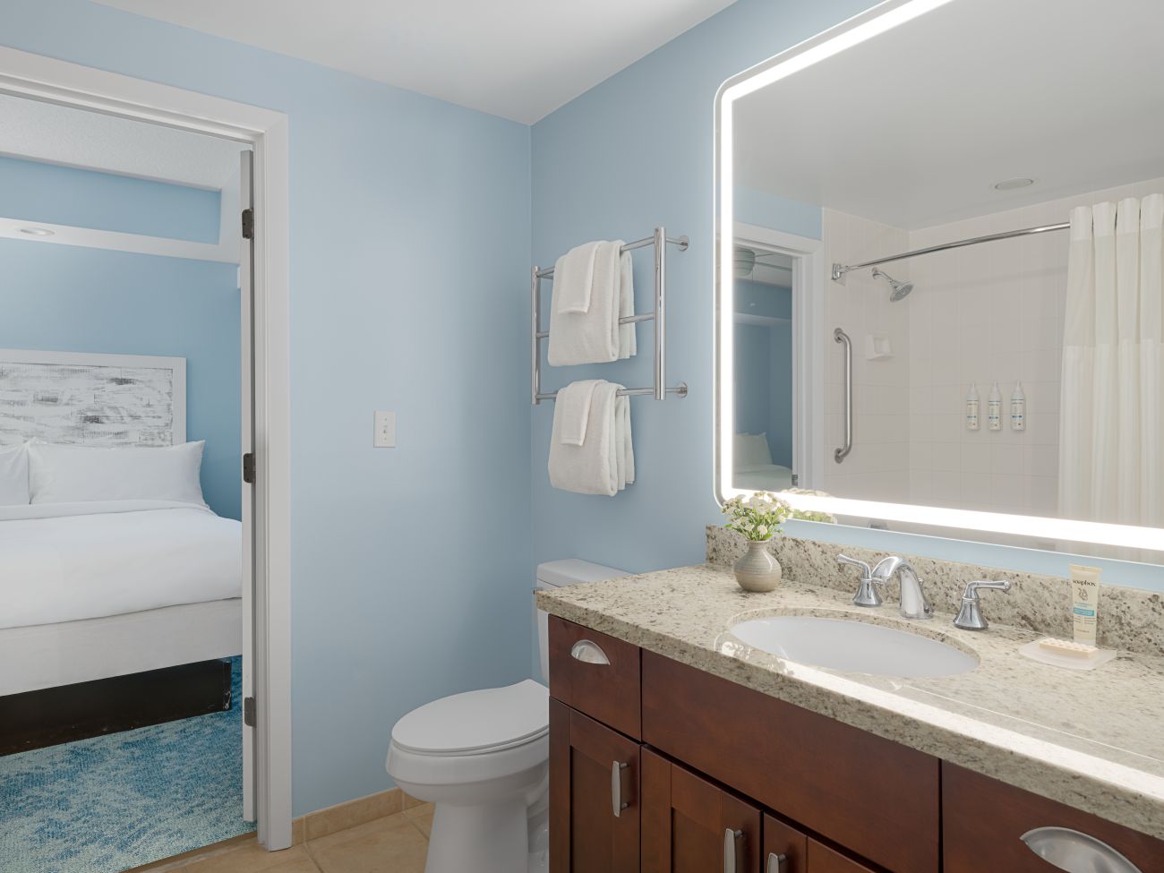 Bathroom (1- or 2-Bedroom Villa)